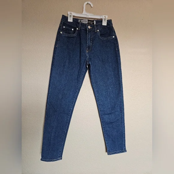Levi's Silvertab Mini Mom Tapered Slim Jeans 26 - Picture 2 of 10